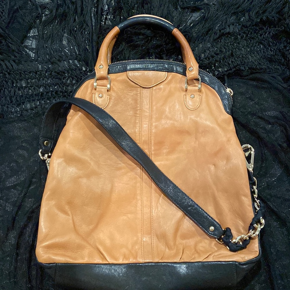 Be&D messenger leather purse